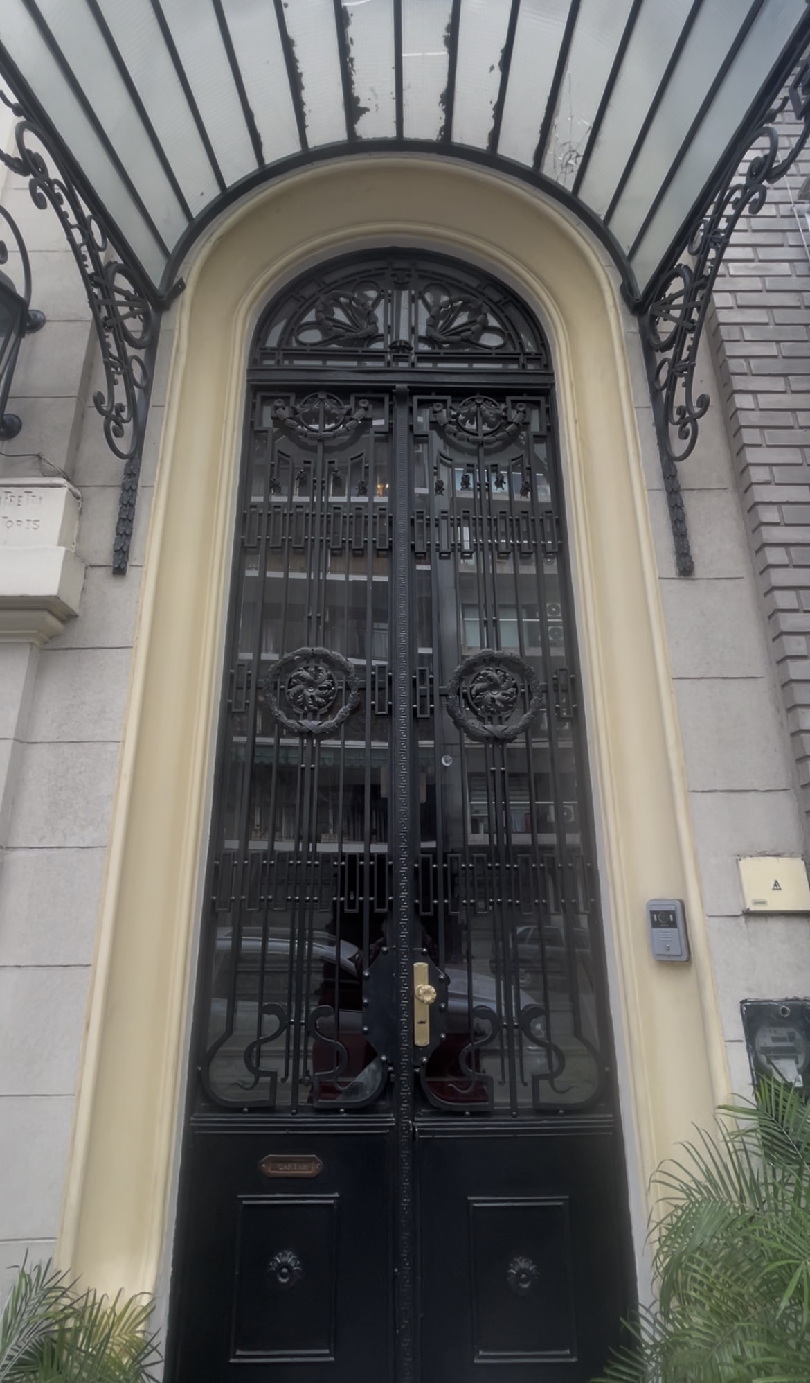 Fachada de la Clínica